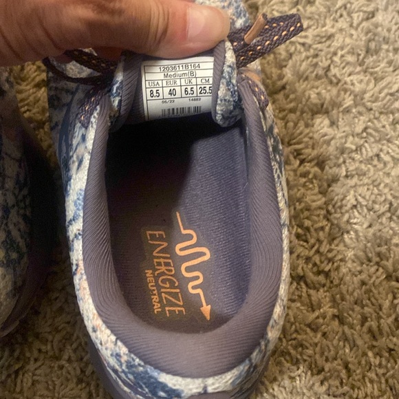 Like new Brooks running shoes - Picture 3 of 5